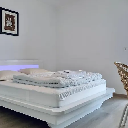The Bluesky Train Sation Europole Garage #ci Appartement *