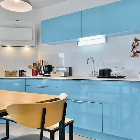 The Bluesky Train Sation Europole Garage #ci Apartment